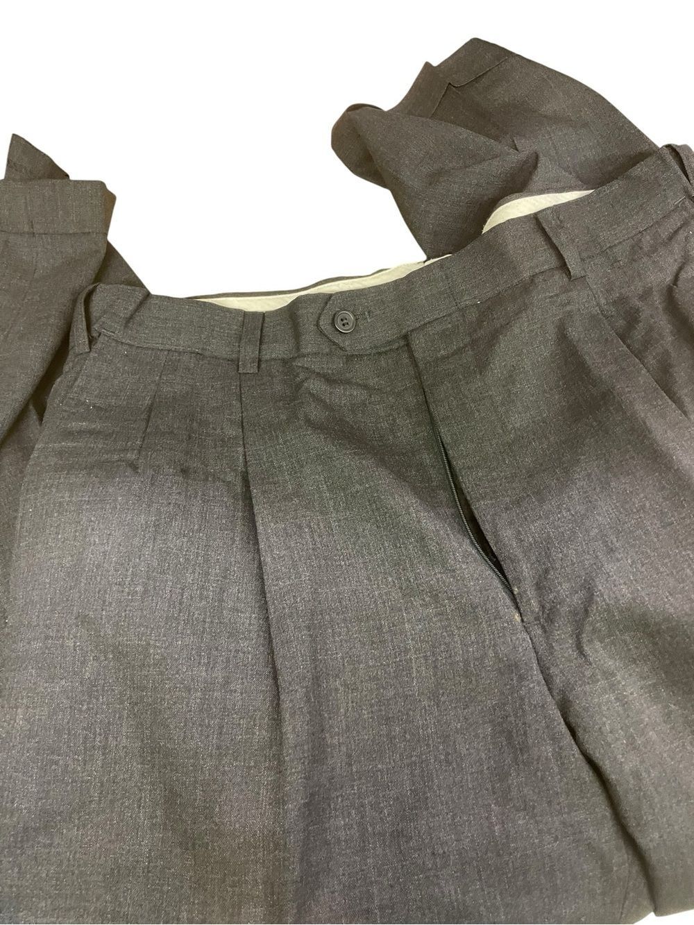 Roundtree and Yorke Men's Charcoal Gray Dress Pants excellent